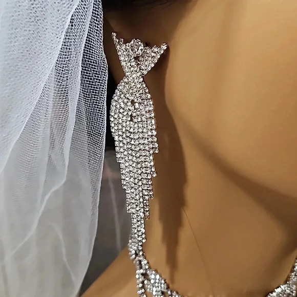 Glitter me is a one-of-a-kind unique Tiara bundle. - Picture 13 of 17